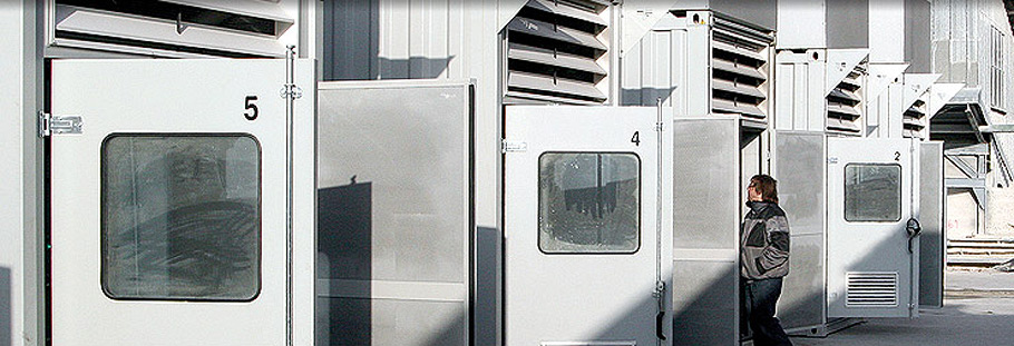 BHKW Anlage bestehend aus 6 Enzelanlagen mit MAN Motoren je 400 KW elektrisch Netzersatzanlagen Notstromanlage NEA fuer den sicheren Betrieb auch als Dauerbetriebsaggregat fuer ihre sichere Stromversorgung im Notstromfall - effizient - individuell - innovativ.